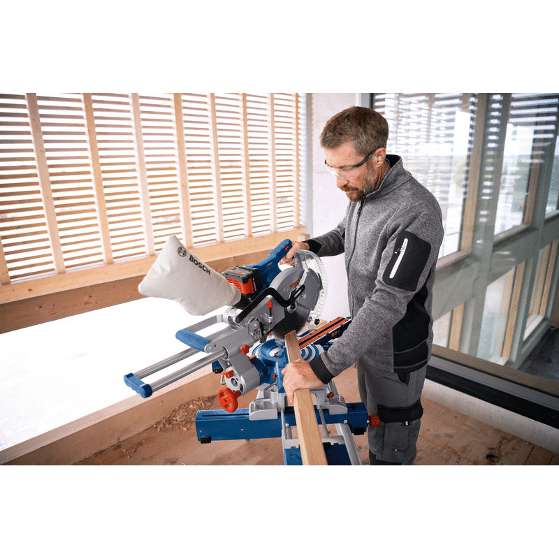 Akku-Kapp- und Gehrungssäge BITURBO GCM 18V-254 D