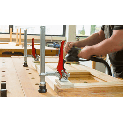 Spannelement für Schweißtische mit variabler Ausladun